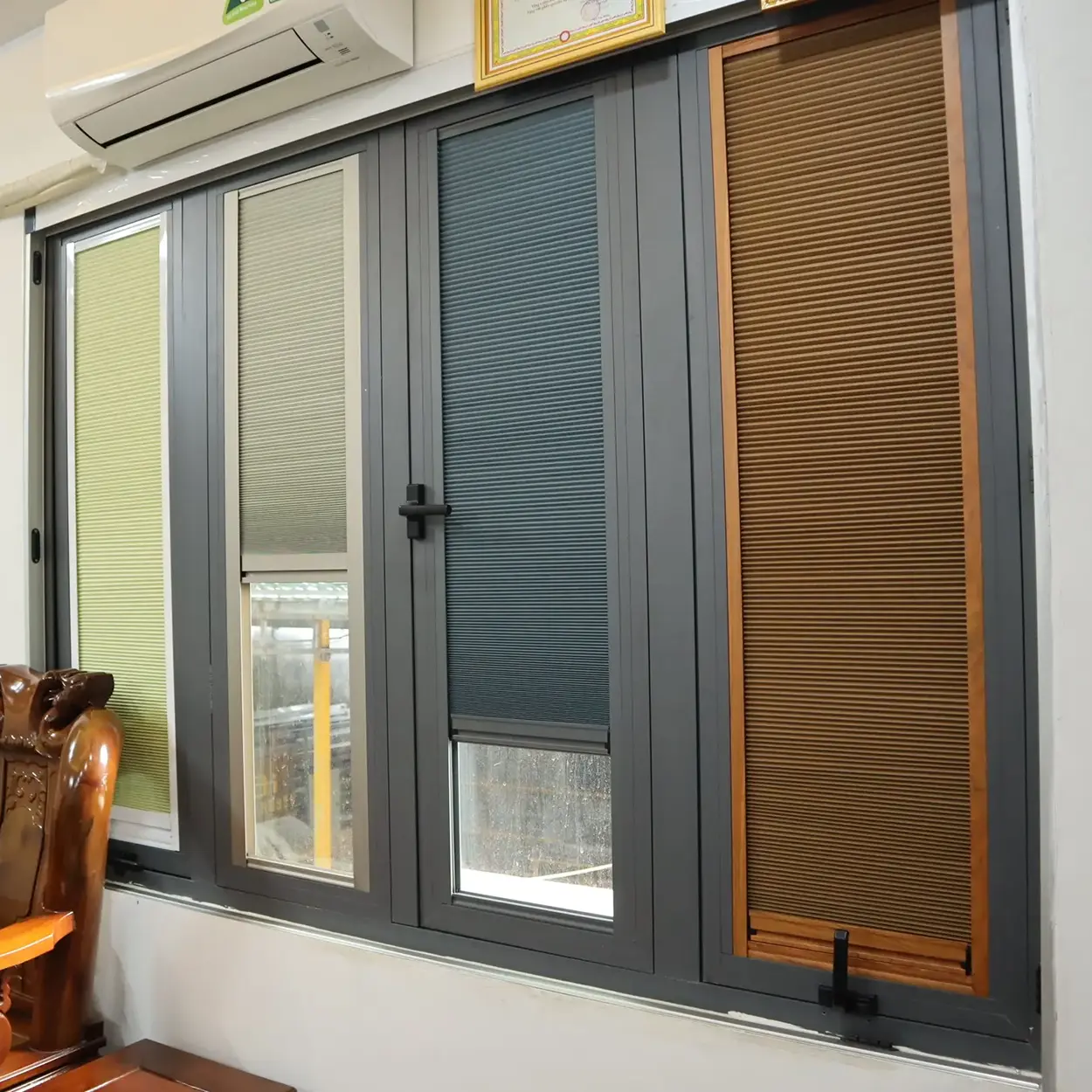 Showroom motorlu perde
